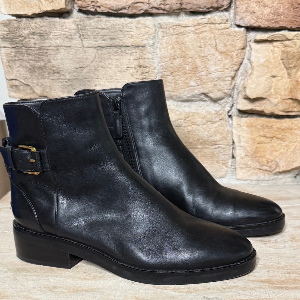 Cole Haan Hampshire Black
Leather Ankle Boot Bootie 7.5B
Low Heel‎ Side Buckle